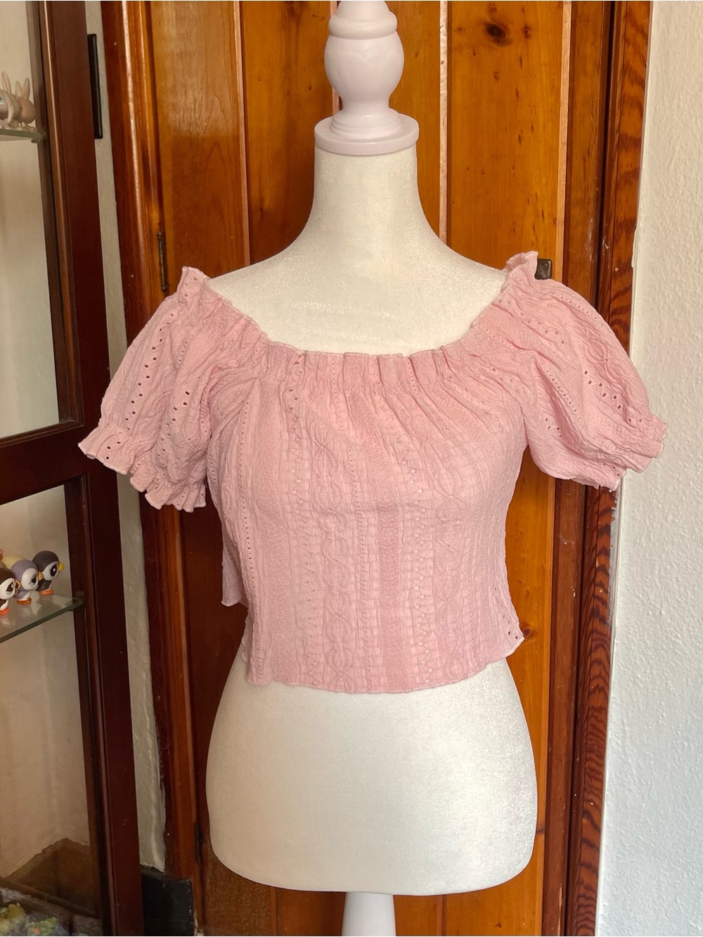 Pink Cropped Eyelet Lave Blouse Ruffled Sleeved Details Size M-L